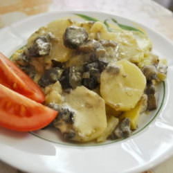 Картофель с грибами в нежном соусе — фоторецепт